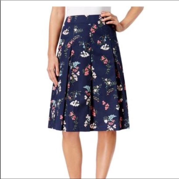 Charter Club Dresses & Skirts - Charter Club Navy Blue Floral Cotton Skirt Size 6